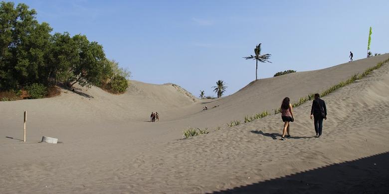 Yogjakarta - sand boarding