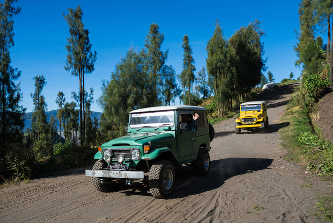 by jeep to mount bromo