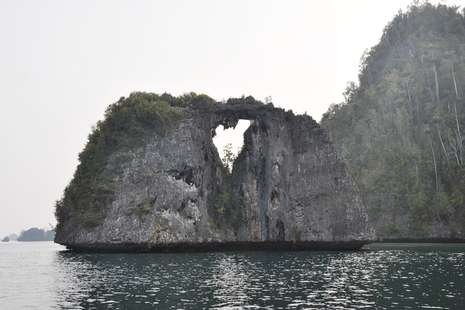 love stone  raja ampat