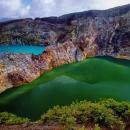 02-kelimutu-tour-two-colors-lake