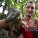 bali-reptile-park-hold-iguana